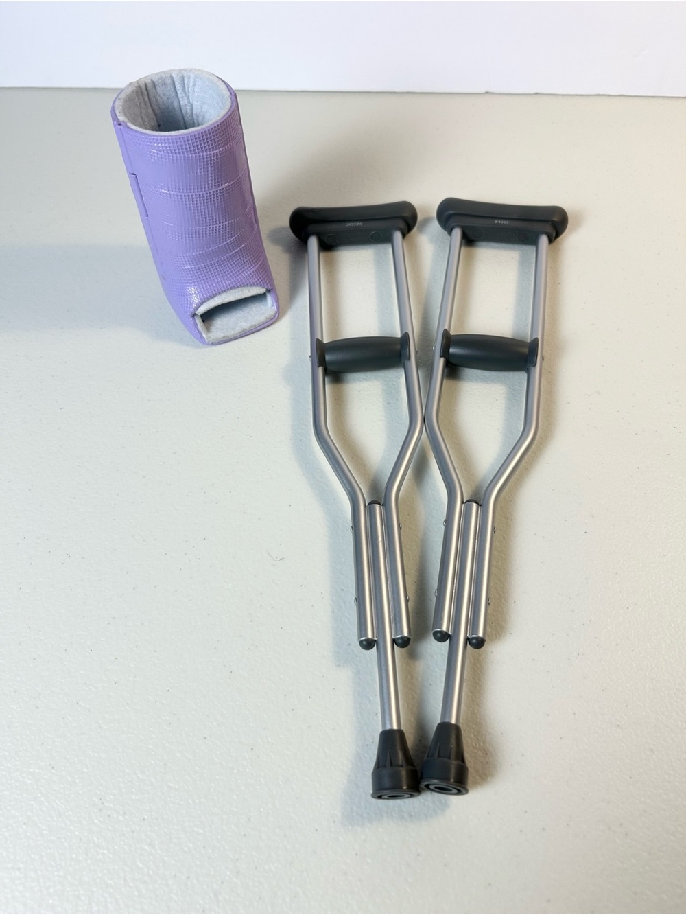American Girl Feel Better Kit Cast & Pair of Crutches Truly Me for 18 inch Doll